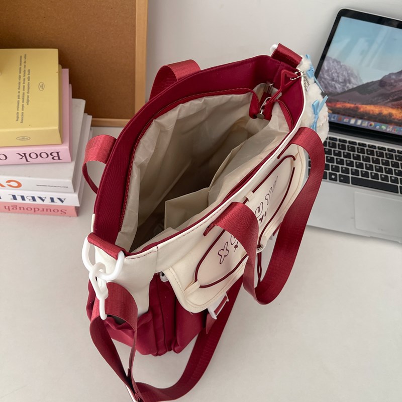 A high-appeartion-level Japanese school-style crossbody bag, a casual bag for female students' classes, a large-capacity hand-held tutorial bag, and a commuting bag Application Scenario