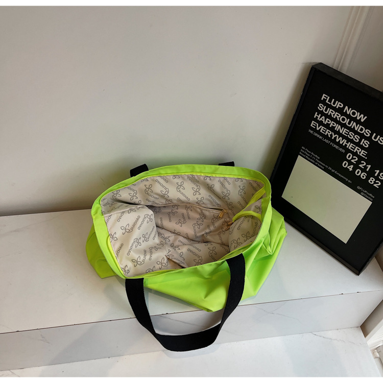 A large-capacity portable hand-held cloth bag, a new simple and fashionable travel bag for summer 2025, a single-shoulder commuter casual tote bag Specification drawing