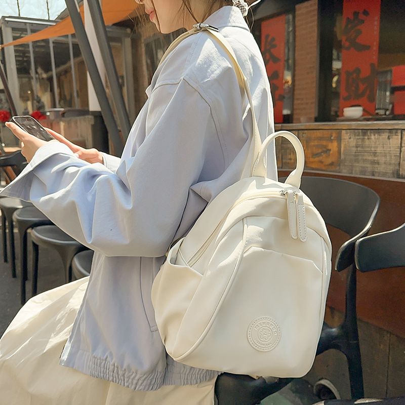Japanese-style Instagram mini bag, a fashionable and casual backpack for girls' travel, and a lightweight backpack for college students' trips full figure