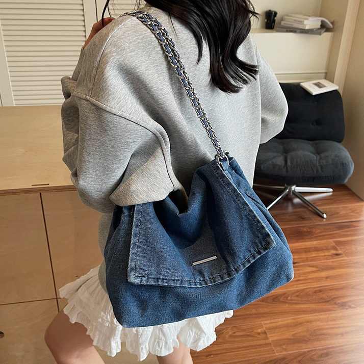 New laid-back style, high appearance level, versatile and artistic cross-border messenger bag, ladies' light travel, shopping and going out crossbody bag full figure