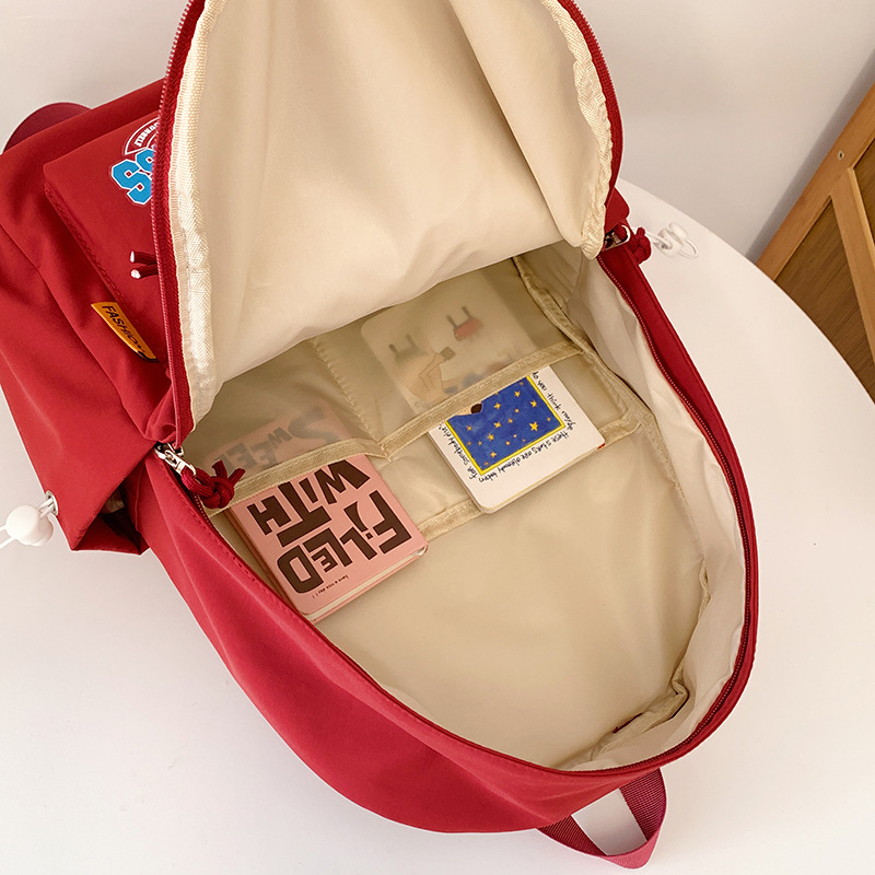 Commuting and traveling female birthday casual shopping backpack, simple and versatile single-shoulder bag for Korean female college students Application Scenario