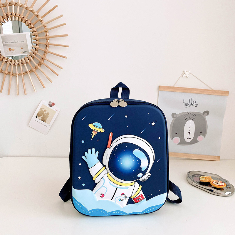 The new versatile cartoon princess eggshell kindergarten schoolbag for boys and girls is a lightweight and anti-slip backpack with a super lightweight card Application Scenario