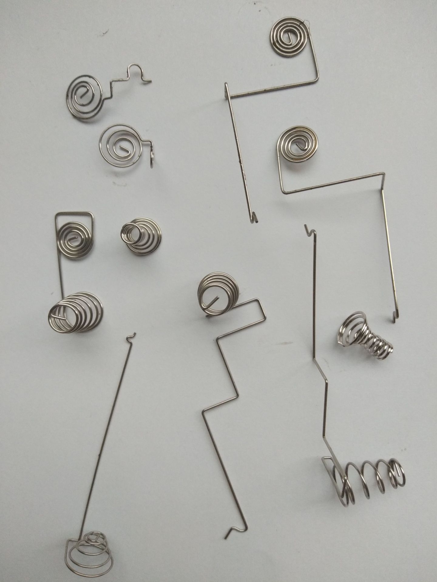 The manufacturer produces and processes the modified high-strength, high-temperature resistant, corrosion-resistant and fatigue-resistant stainless steel curtain decorative springs Application Scenario