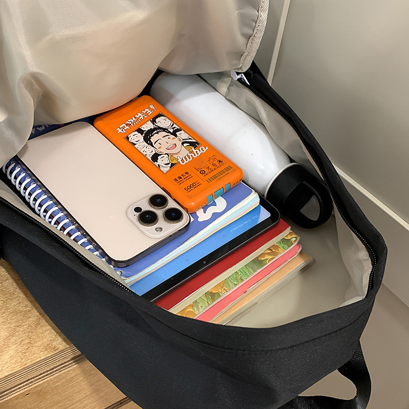 This is a new Korean version of a cute rabbit doll backpack with a high level of appearance. It is fashionable, lightweight and has a large capacity for both shoulders Application Scenario