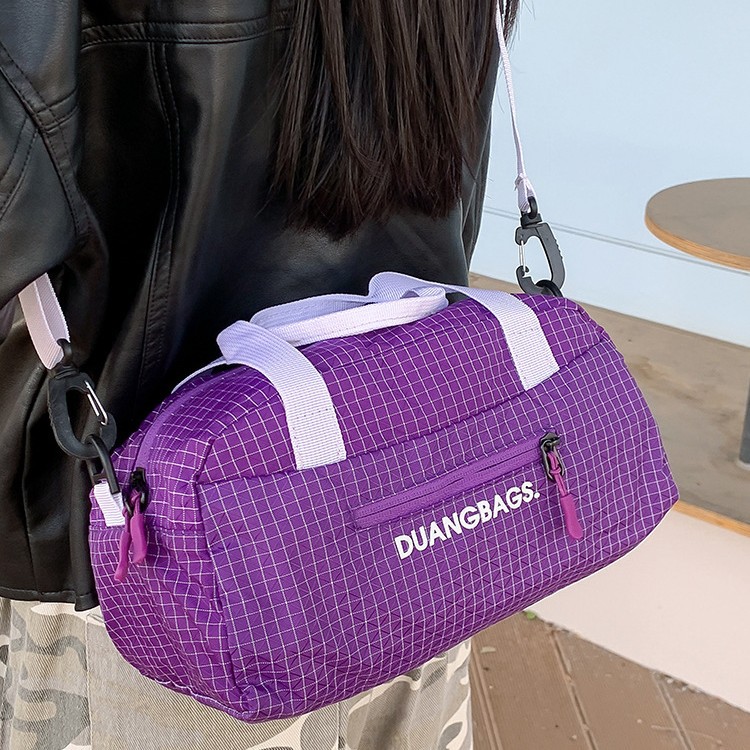 A new high-appeal letter-style white portable and lightweight commuter outdoor climbing small crossbody bag for women's casual and simple crossbody details Picture