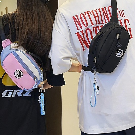 A new Korean version of Instagram, with a high level of appearance, cool and trendy color contrast dopamine crossbody bag, couple outdoor cycling crossbody motorcycle bag details Picture