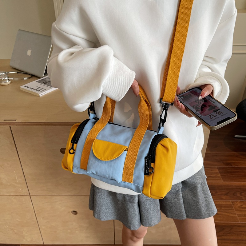 A new Korean version of Instagram's fresh and light dopamine-contrasting color small square bag, a casual and simple crossbody bag for shopping, going out and traveling details Picture