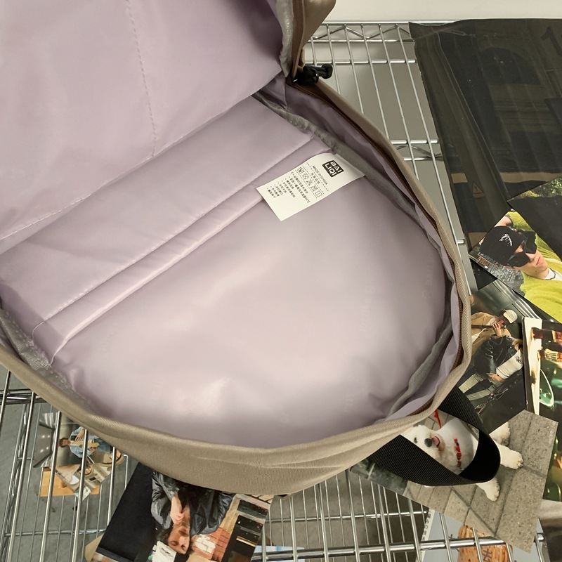 New minimalist, ins, high-appearancelevel, trendy college couple backpack, large-capacity, versatile backpack for junior and senior high school students Application Scenario