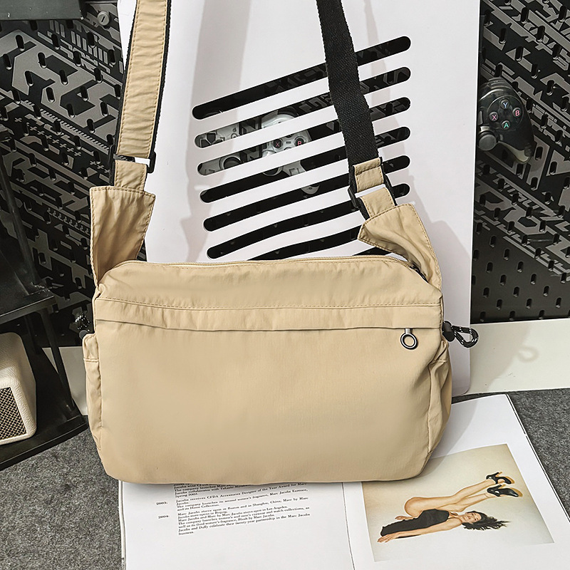 Pastoral style three-dimensional crossbody bag, simple, casual, sporty, large-capacity backpack, commuting, stylish and versatile, solid color single-shoulder bag Application Scenario
