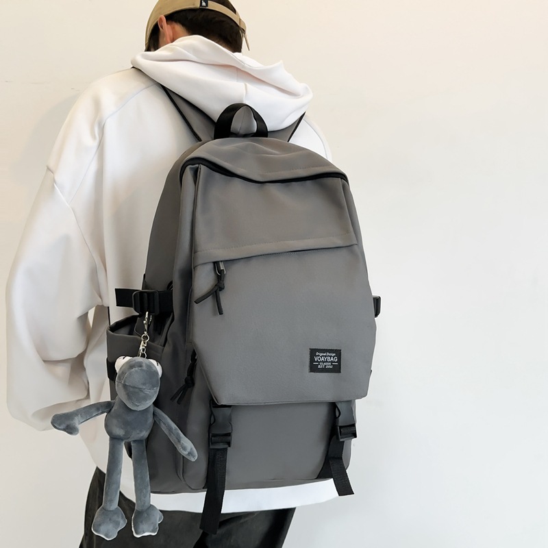 A Korean-style trendy college student couple casual backpack with a simple and casual large-capacity middle school student backpack full figure