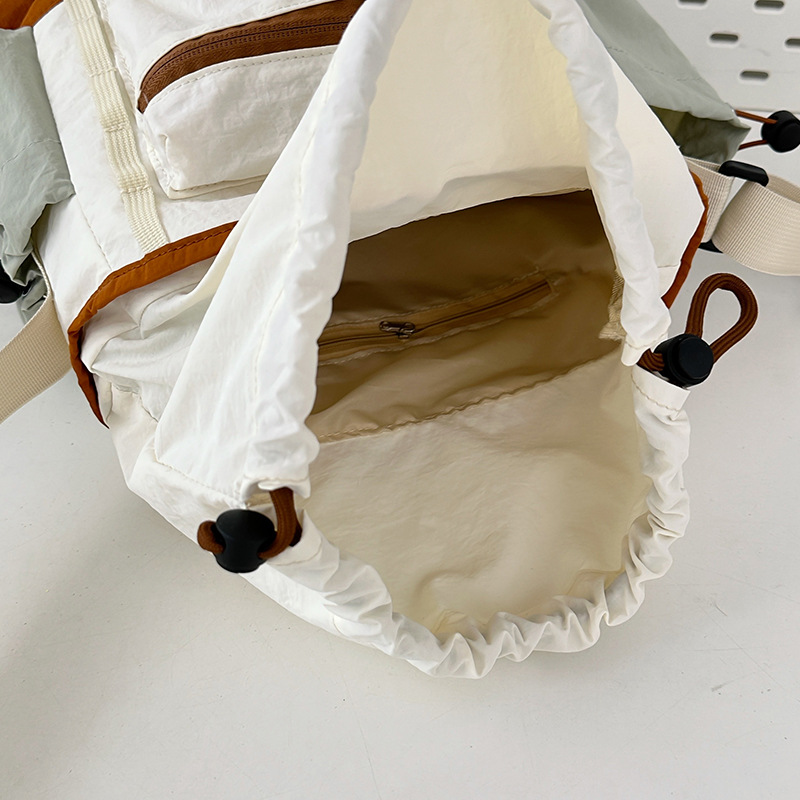 2025 New women's bucket tote bag, large-capacity single-shoulder crossbody bag, forest-style crossbody bag for college students, color-blocking travel bag Application Scenario