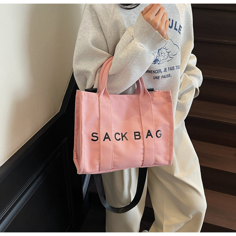 High-end, light luxury, stylish, versatile and simple single-shoulder bag, a niche crossbody bag for commuting, and a trendy tote bag for shopping and traveling full figure