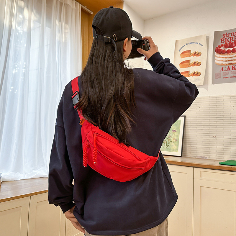 Super popular new chest bag, men's personalized and versatile waist bag, crossbody bag, college student couple small crossbody bag, trendy Instagram single-shoulder bag Application Scenario