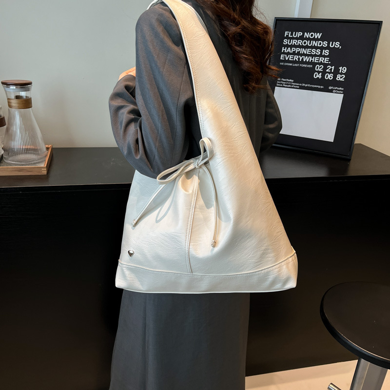 A niche design, fashionable French bow strap, underarm tote bag, PU large-capacity single-shoulder bag, commuting bag for women details Picture
