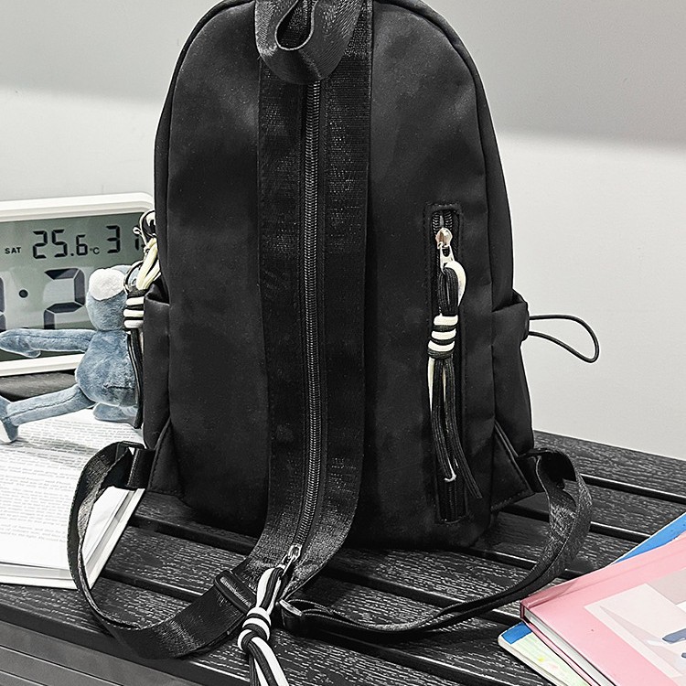 A new high-appearancelevel college style color-blocking backpack for junior and senior high school students, a casual, simple and versatile large-capacity backpack for commuting Specification drawing