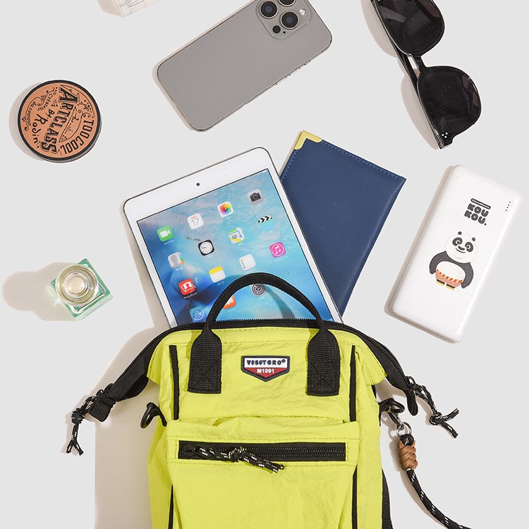 The new minimalist and lightweight mini backpack is a versatile and casual crossbody bag for outdoor cycling and mountain climbing Application Scenario