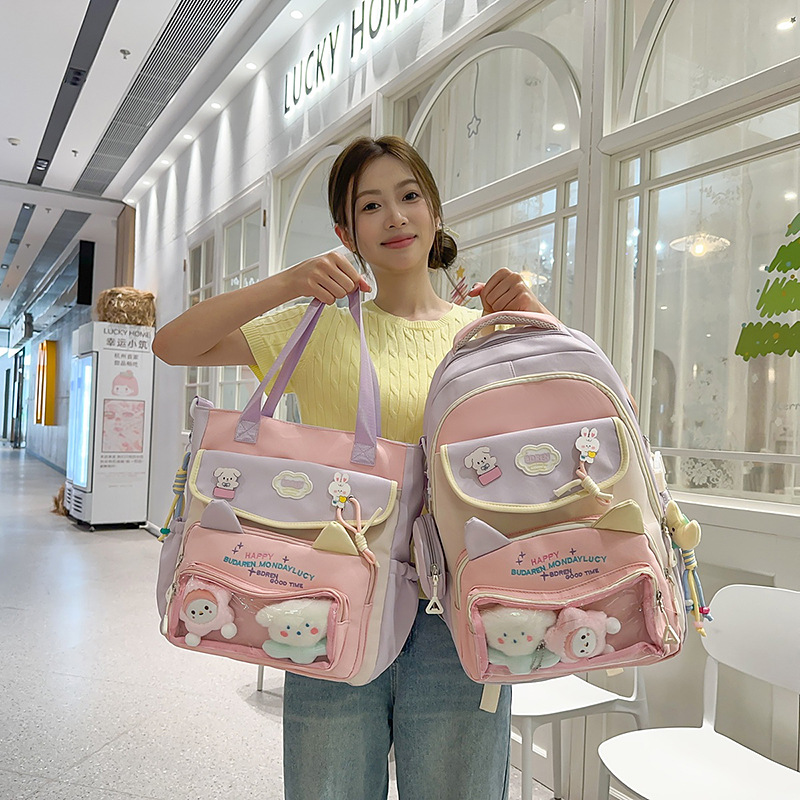 A new, fresh and cute Japanese backpack for junior and senior high school students. It is simple, lightweight, versatile and has a large capacity for commuting full figure
