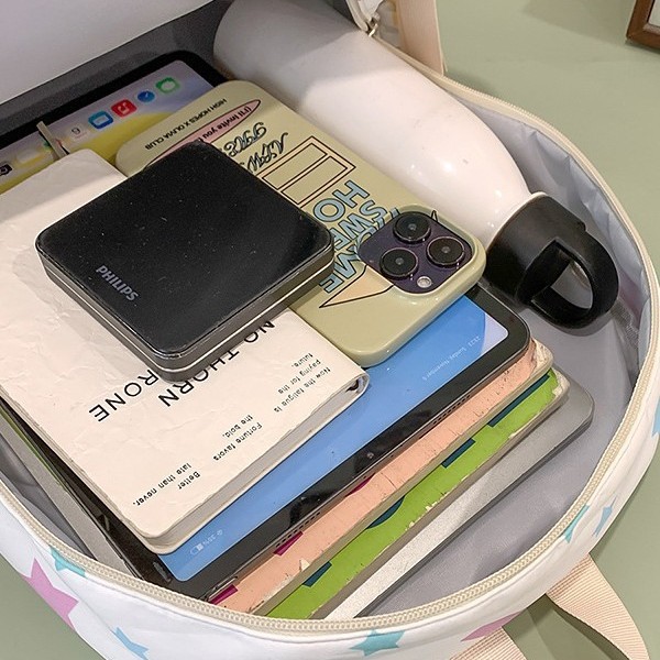 The new Japanese-style ins mini backpack with a high level of appearance and sweet beauty is a lightweight and large-capacity backpack for junior and senior high school students to take extra classes Application Scenario