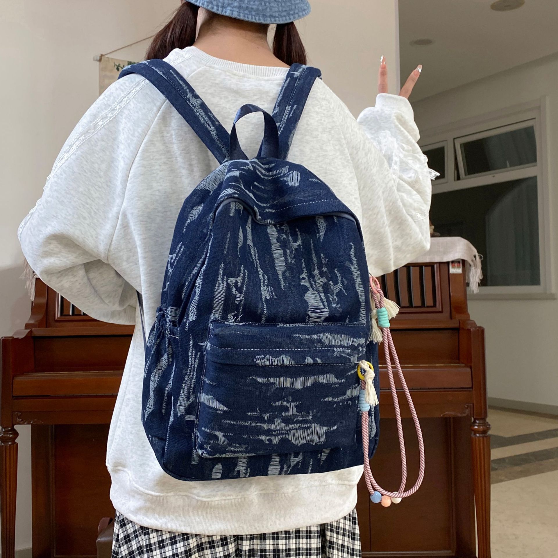 High-appearance-level backpack, large-capacity Japanese style, ins striped, fresh and cute backpack for junior and senior high school students, school-style backpack for boys details Picture