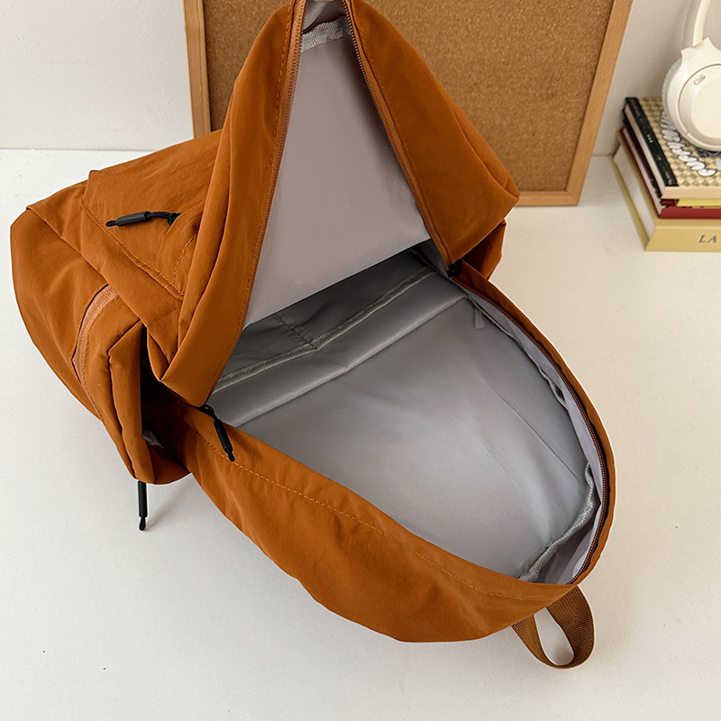 Spring new casual backpack for women, simple and lightweight commuting travel backpack, large-capacity schoolbag for junior and senior high school students Application Scenario