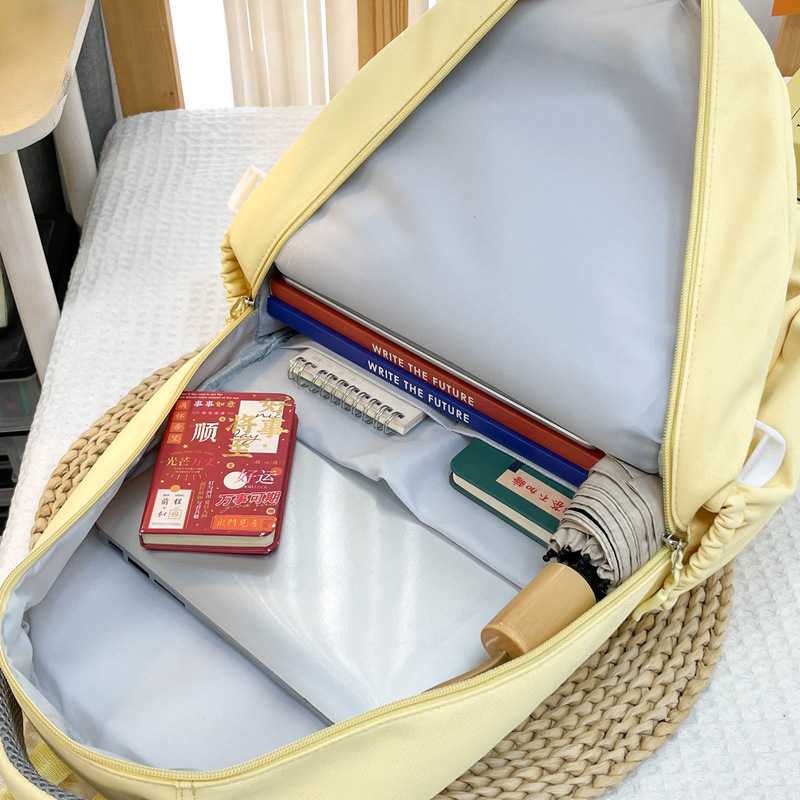 The new cute and fresh high school student backpack features a high level of appearance and color contrast. It is a multi-layered backpack for grades 3 to 5 of primary school students Application Scenario