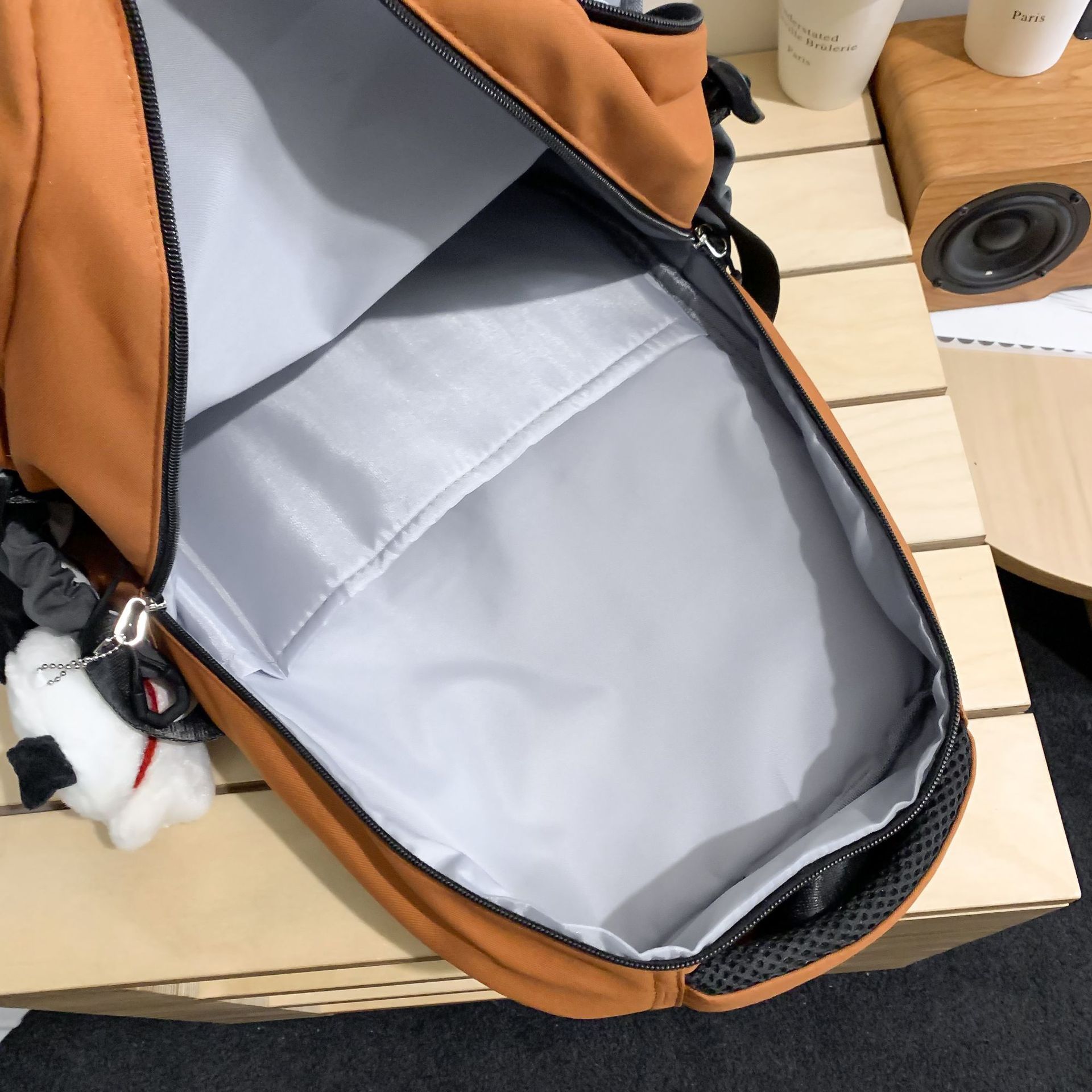 New schoolbag, retro college style high school student backpack, Korean style Instagram trendy college student couple backpack Application Scenario
