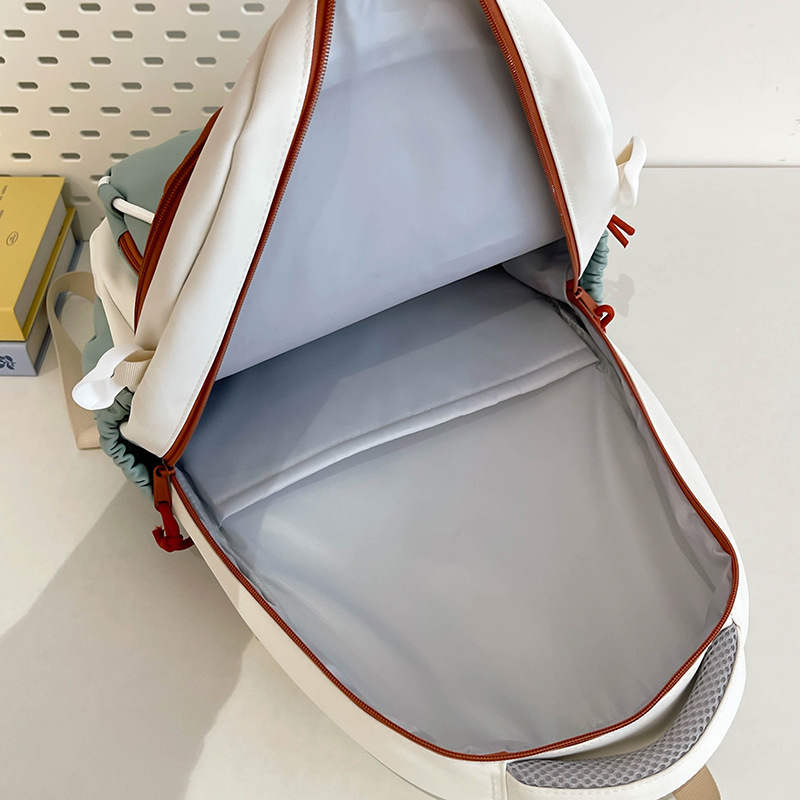 2024 New high-quality, lightweight and lightweight schoolbag for female students, casual travel, color-matched backpacks for junior and senior high school boys Application Scenario