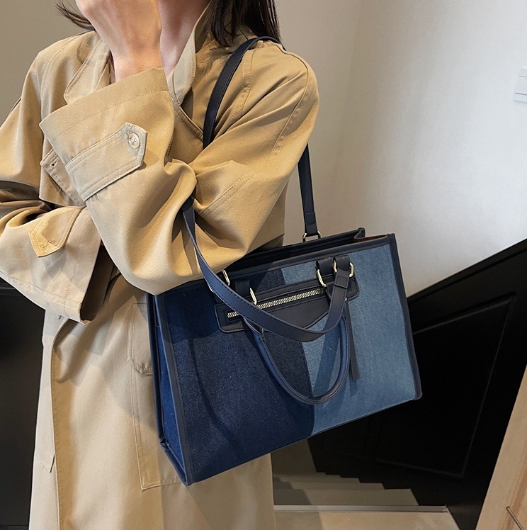 Korean style fashionable color-blocking large-capacity bag for women 2024 new simple and casual tote bag, versatile commuting single-shoulder bag full figure