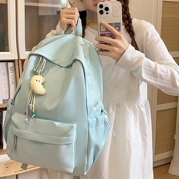 A new, fresh and sweet cream-colored backpack from Korean Instagram, a lightweight and large-capacity backpack for junior and senior high school students full figure