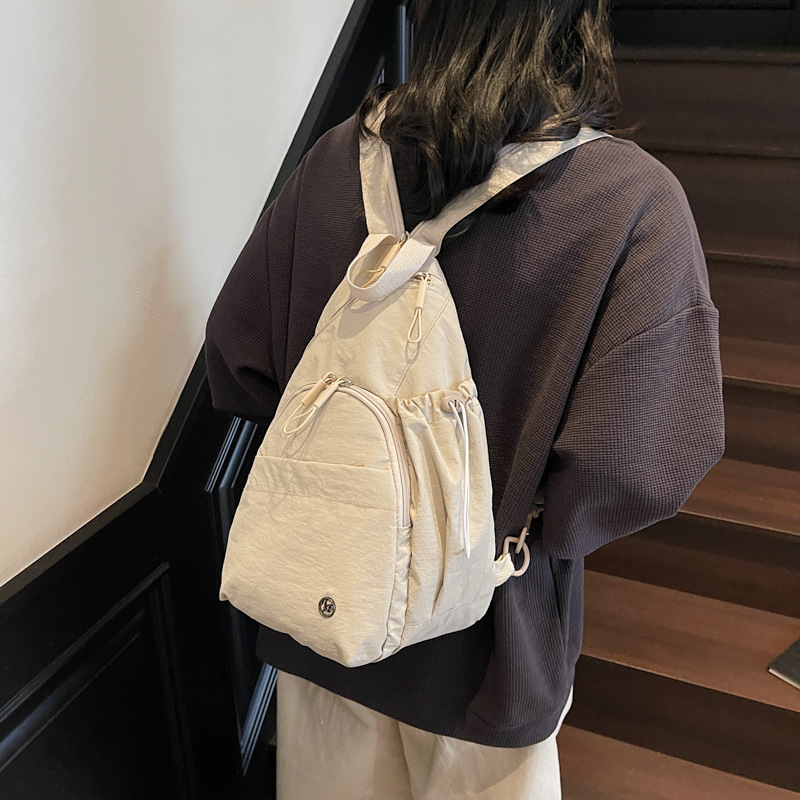 Fashionable and simple backpack, casual large-capacity travel backpack, versatile school bag for college students, lightweight travel bag for reducing burden details Picture
