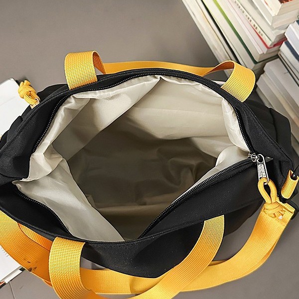 A new high-appearing-level college style, fresh and sweet letter tutorial bag, a multi-purpose lightweight crossbody bag for junior and senior high school students Application Scenario