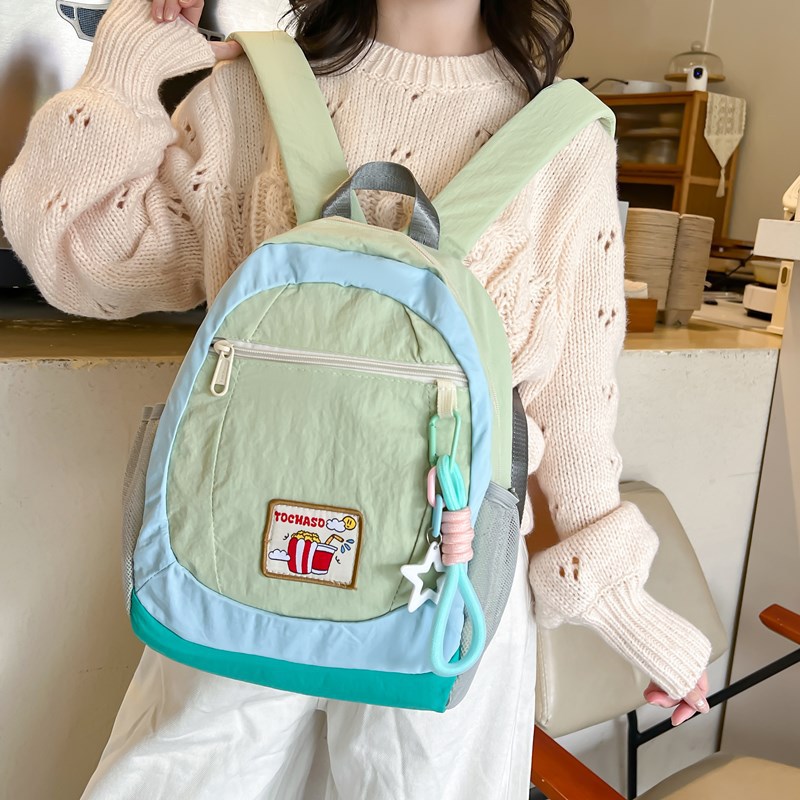This is a new cute Korean-style children's study backpack for summer. It's a cute ice cream color-matched soft girl travel backpack details Picture