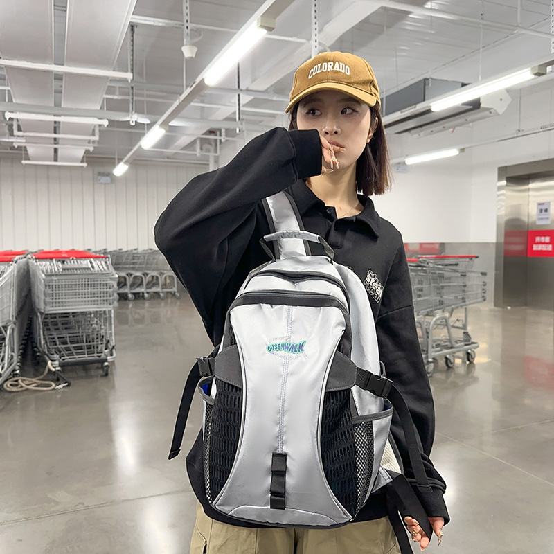 2025 New style American retro outdoor backpack, versatile schoolbag for sports and travel, large-capacity commuting single-shoulder bag details Picture