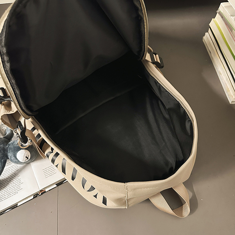 A new high-appeal, niche design backpack from Korean Instagram. It's a simple, lightweight, and large-capacity backpack in a solid color for couples Application Scenario