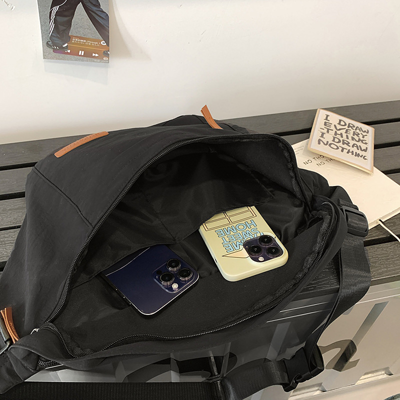 A new high-look, niche single-shoulder cycling sport chest bag and waist bag from the trendy brand ins. It's a casual, versatile and personalized crossbody bag Specification drawing