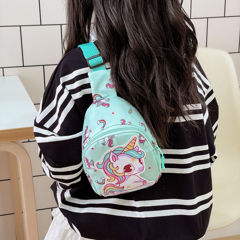 New boys' and girls' chest bags, Korean-style cute little girl single-shoulder bag, light and cool for going out, little boy crossbody bag Application Scenario