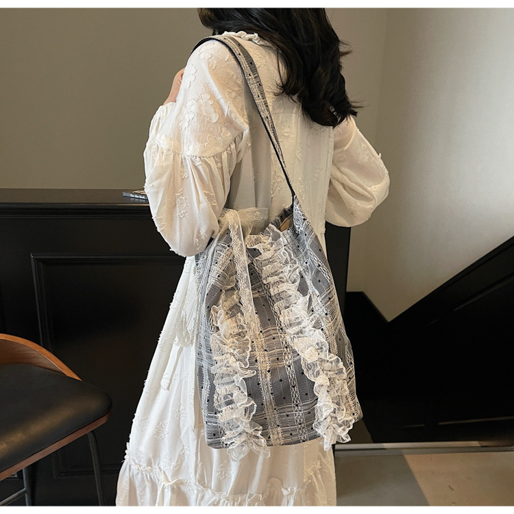 Korean niche underarm bags, college student commuting backpacks, large-capacity tote bags, lace butterfly single-shoulder bags full figure