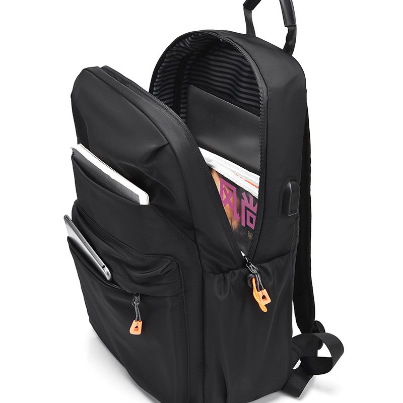 Wholesale backpacks, casual and fashionable women's backpacks, large-capacity men's backpacks, commuting backpacks, casual schoolbags Application Scenario