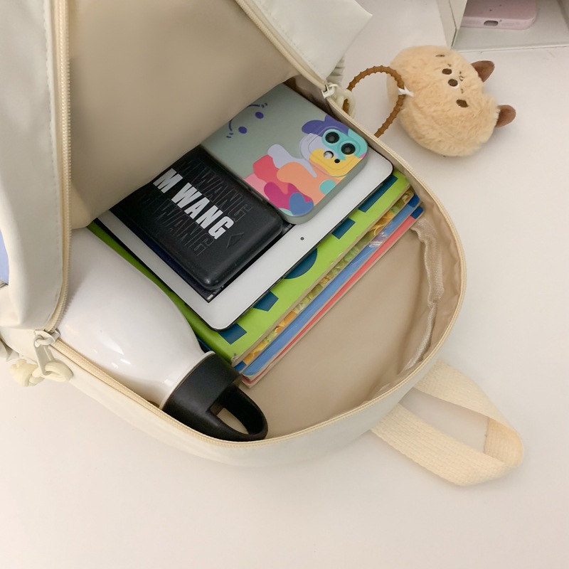 A cute little girl's small backpack for going out, a small and lightweight backpack for women's shoulders, a new summer 2024 cute baby tutorial class small schoolbag Application Scenario