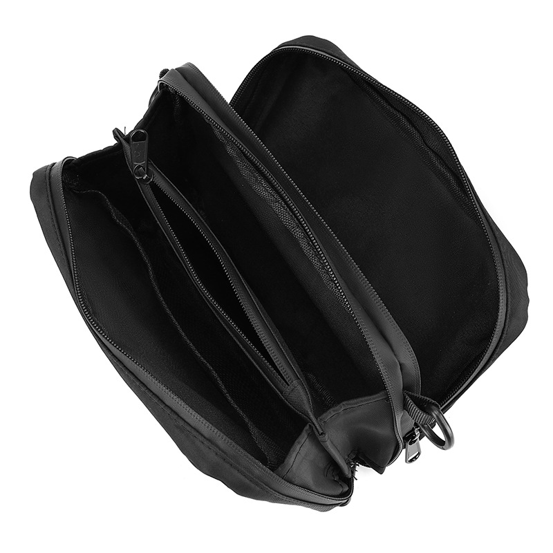 The 2025 new crossbody bag for men features a large capacity and a high-end feel. It is a trendy, simple and water-resistant couple bag Application Scenario