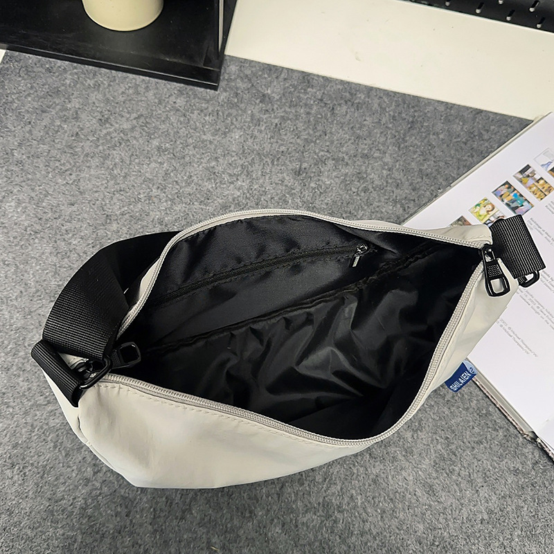 English solid color single-shoulder bag, high appearance level, ins forest-style crossbody bag, light luxury and stylish, class bag, casual backpack for going out Application Scenario