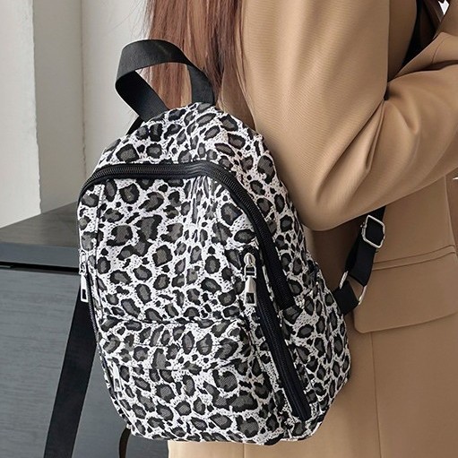 2025 Cross-border Backpack Trend Leopard Print Travel Backpack, Retro mini Spring New Commuter Hot Girl Student bag Application Scenario