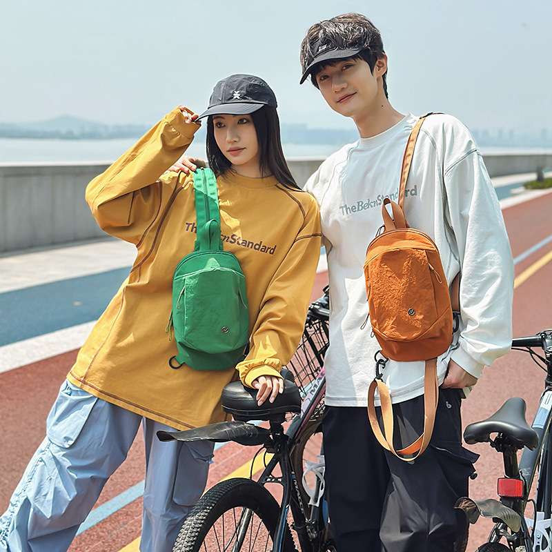 New high-appeartion-level crossbody bag for men and women, casual, simple, lightweight, versatile for commuting and outdoor use, large-capacity backpack details Picture