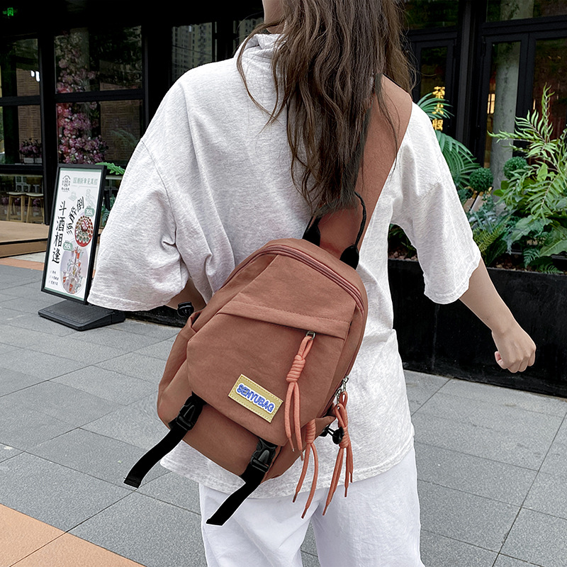 A new high-look Instagram crossbody bag for men and women, a casual, simple, lightweight and versatile crossbody bag for hiking, cycling and travel details Picture