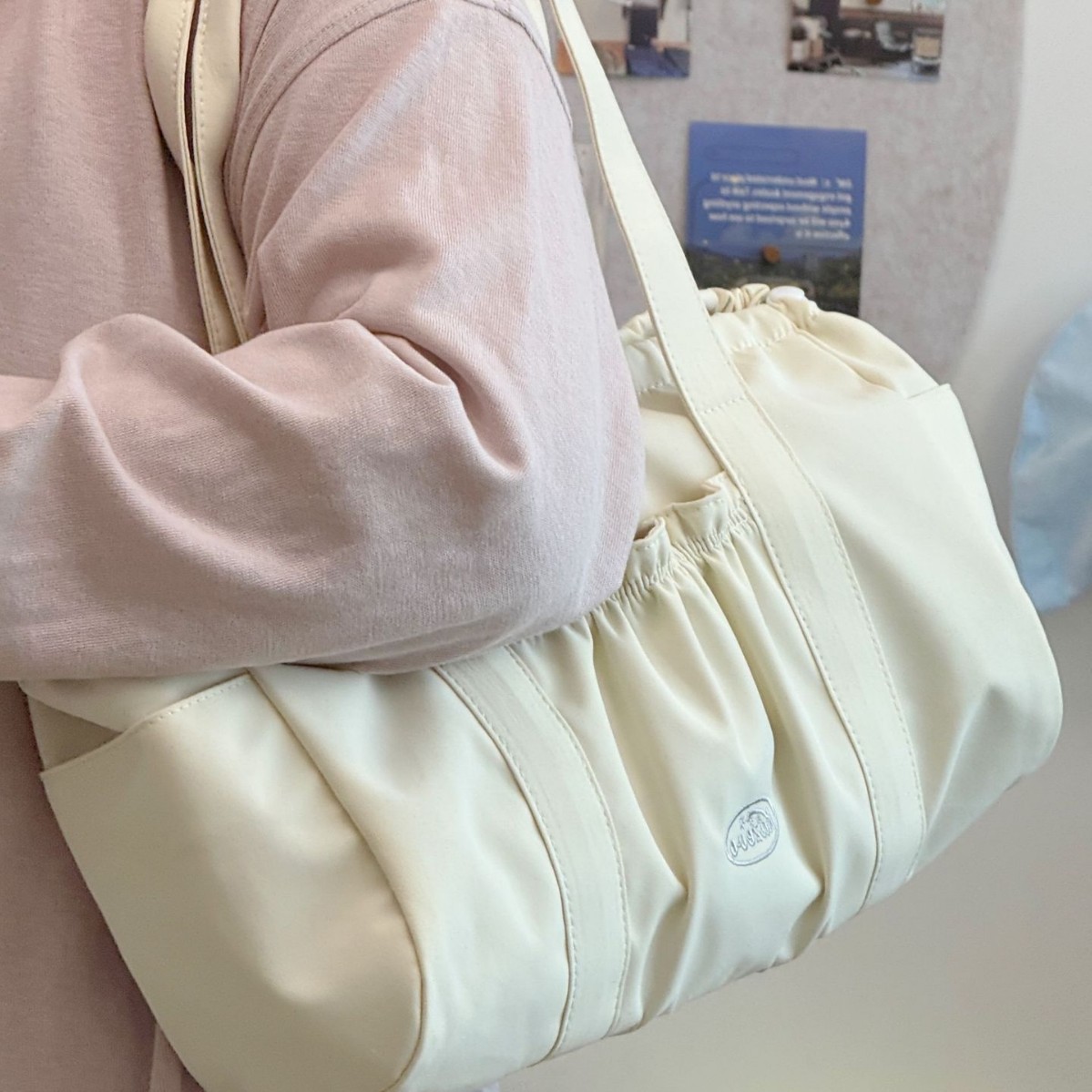Korean casual niche pleated drawstring versatile hand-held square tote bag, single-shoulder crossbody underarm bag, travel bag full figure
