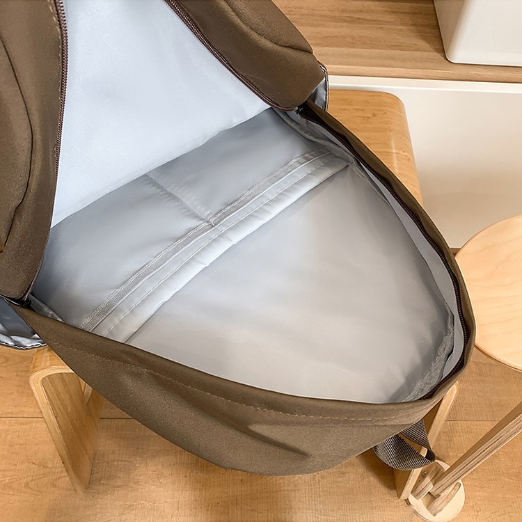 ins Burger's cute and unique design schoolbag is cartoonish and versatile. It's a lightweight travel backpack for college students and a casual backpack Application Scenario