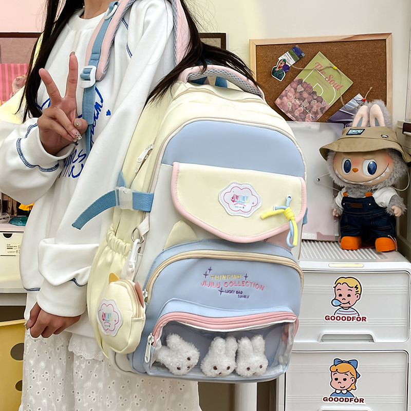 The new Japanese-style schoolbag is fresh and cute, with a large capacity and multiple compartments. It is a casual and versatile backpack for junior and senior high school students full figure