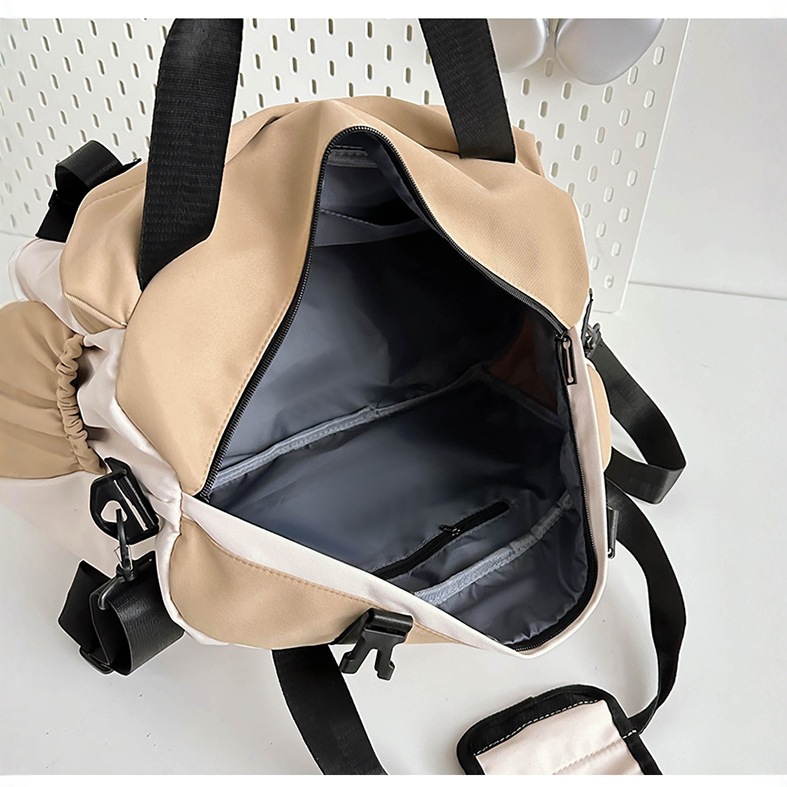 Short business trip travel bag for men, casual business travel crossbody bag for women, lightweight, waterproof and large-capacity portable fitness bag Application Scenario