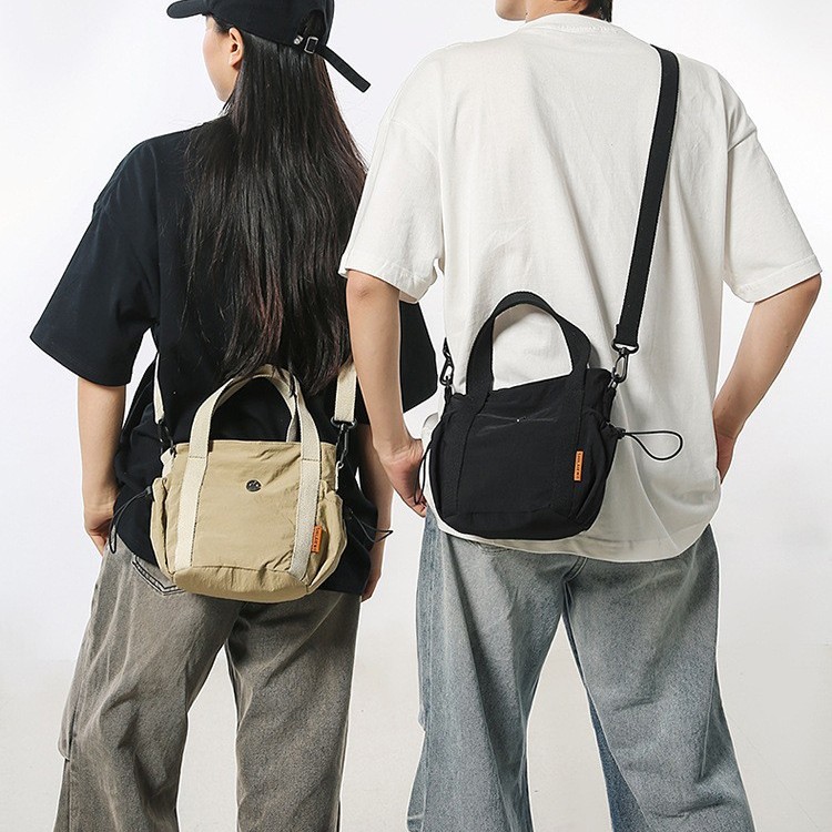 The Korean version of the Instagram minimalist large-capacity crossbody bag is versatile for commuting, work, and school. It is a single-shoulder bag and a small crossbody bag for outdoor sports details Picture
