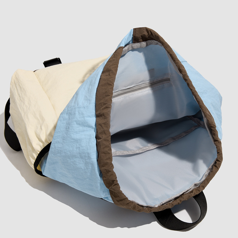 Mountain-style outdoor badminton backpack, casual, lightweight and large-capacity backpack, trendy sports drawstring drawstring schoolbag Application Scenario